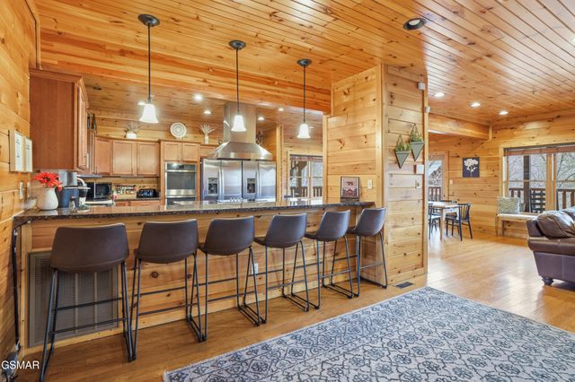 319 Poplar Point Way, Gatlinburg, TN 37738