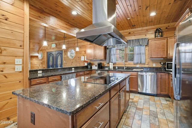 319 Poplar Point Way, Gatlinburg, TN 37738