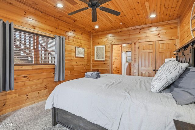 319 Poplar Point Way, Gatlinburg, TN 37738