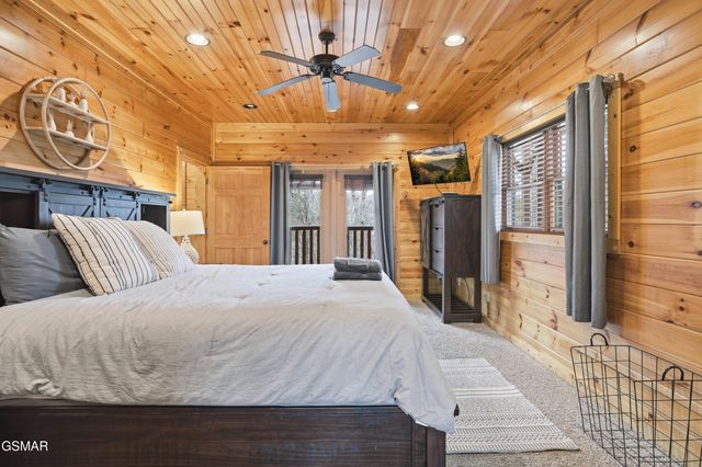 319 Poplar Point Way, Gatlinburg, TN 37738