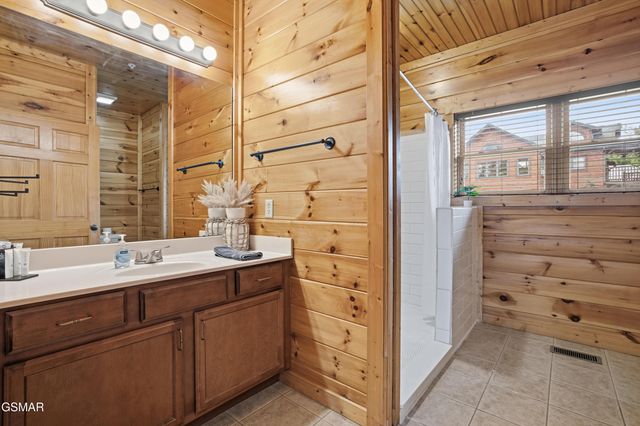 319 Poplar Point Way, Gatlinburg, TN 37738