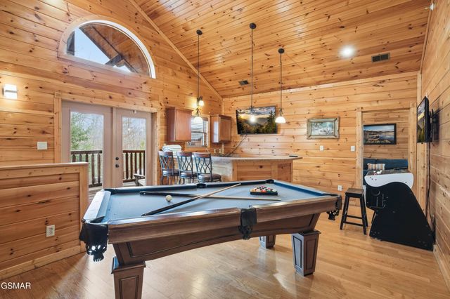 319 Poplar Point Way, Gatlinburg, TN 37738