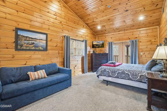 319 Poplar Point Way, Gatlinburg, TN 37738