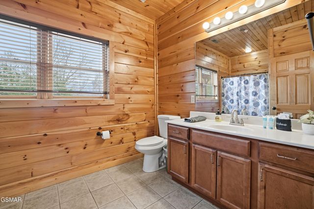 319 Poplar Point Way, Gatlinburg, TN 37738