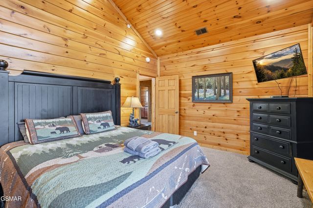 319 Poplar Point Way, Gatlinburg, TN 37738