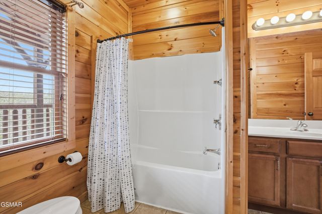 319 Poplar Point Way, Gatlinburg, TN 37738