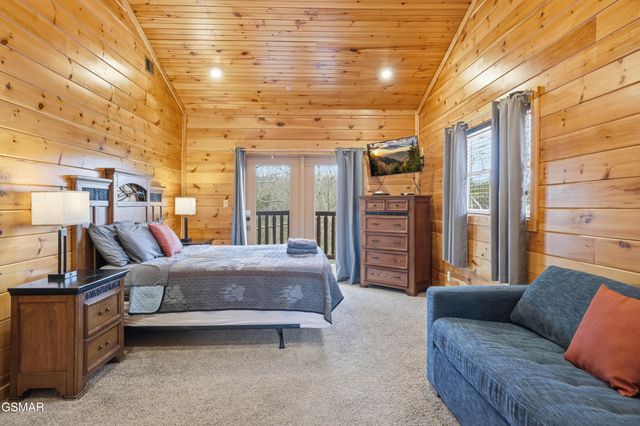 319 Poplar Point Way, Gatlinburg, TN 37738