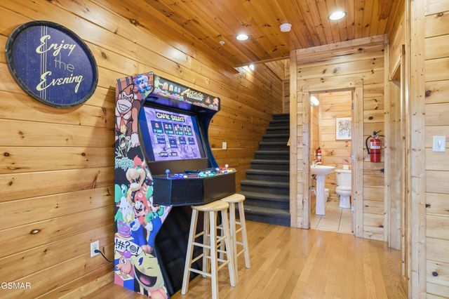 319 Poplar Point Way, Gatlinburg, TN 37738