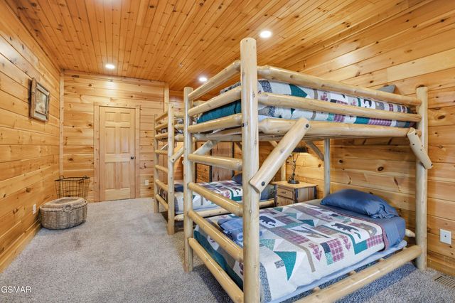 319 Poplar Point Way, Gatlinburg, TN 37738