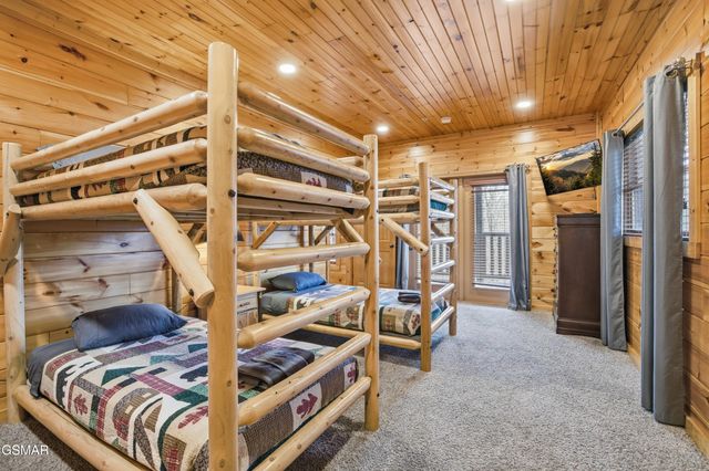 319 Poplar Point Way, Gatlinburg, TN 37738