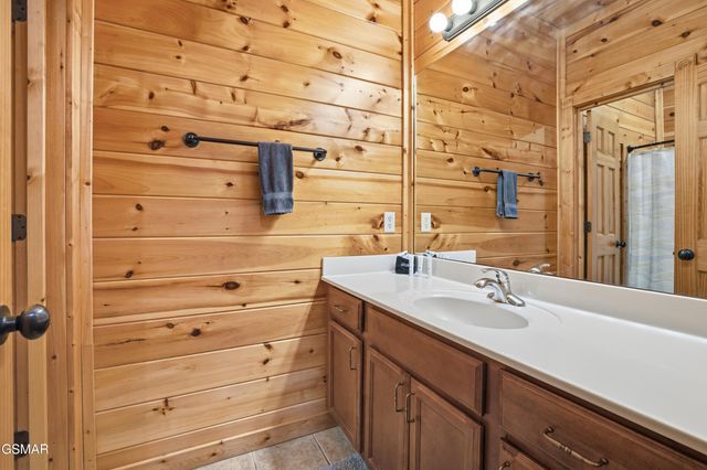 319 Poplar Point Way, Gatlinburg, TN 37738