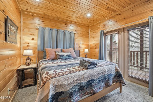 319 Poplar Point Way, Gatlinburg, TN 37738