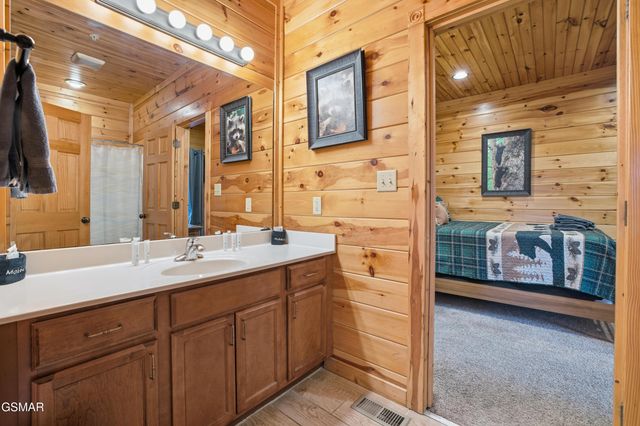 319 Poplar Point Way, Gatlinburg, TN 37738