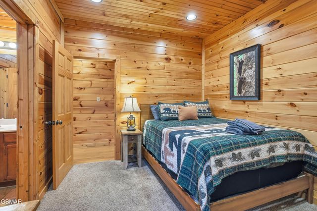 319 Poplar Point Way, Gatlinburg, TN 37738