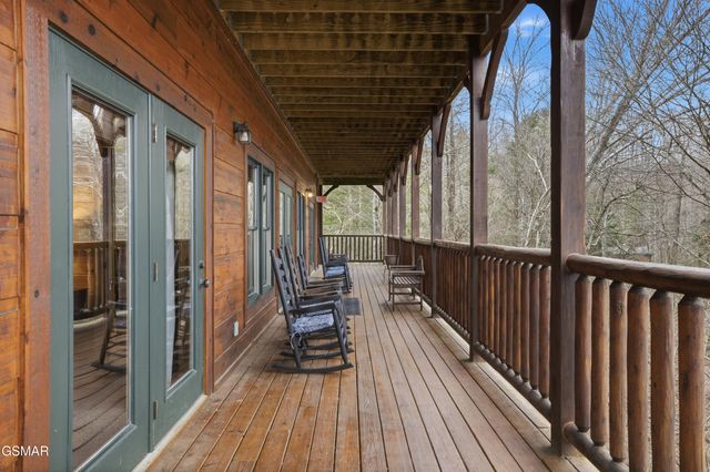 319 Poplar Point Way, Gatlinburg, TN 37738