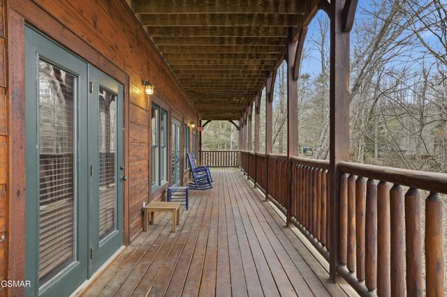 319 Poplar Point Way, Gatlinburg, TN 37738