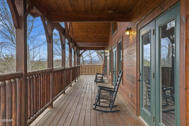 319 Poplar Point Way, Gatlinburg, TN 37738