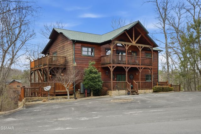 319 Poplar Point Way, Gatlinburg, TN 37738