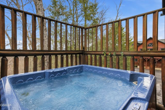 319 Poplar Point Way, Gatlinburg, TN 37738