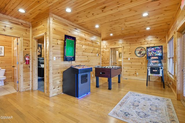 319 Poplar Point Way, Gatlinburg, TN 37738
