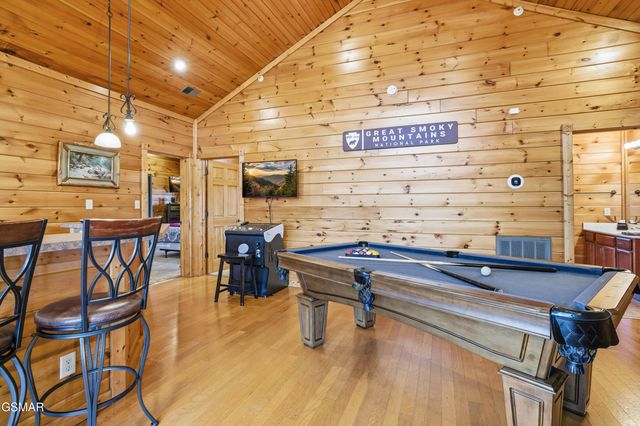 319 Poplar Point Way, Gatlinburg, TN 37738