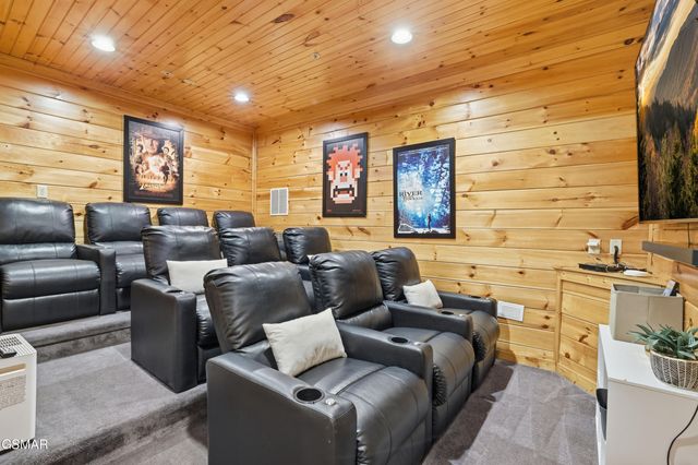 319 Poplar Point Way, Gatlinburg, TN 37738