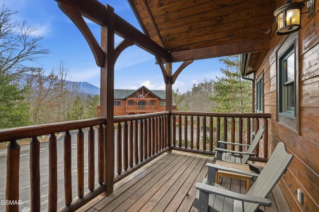 319 Poplar Point Way, Gatlinburg, TN 37738