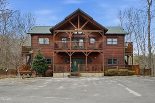319 Poplar Point Way, Gatlinburg, TN 37738