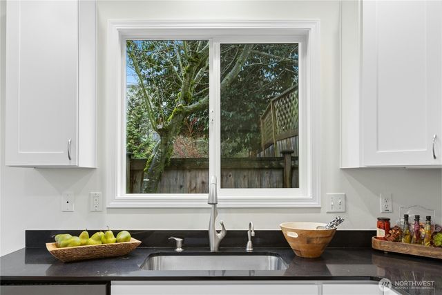 7509 Fremont Avenue N, Seattle, WA 98103