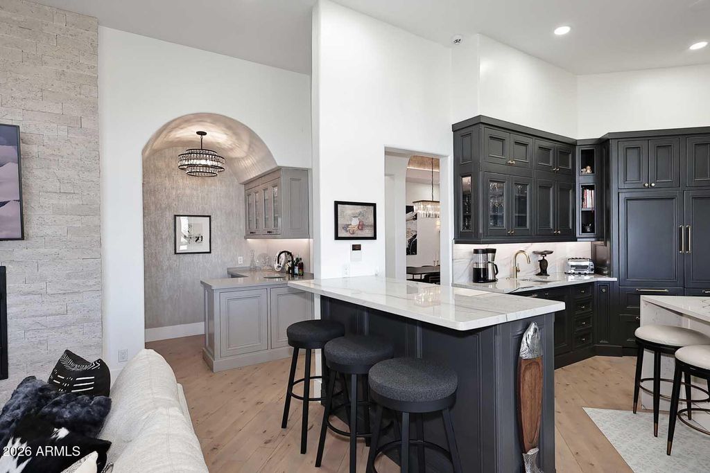 Image 16 of property listing at 6205 E SAGE Drive, Paradise Valley, AZ 85253
