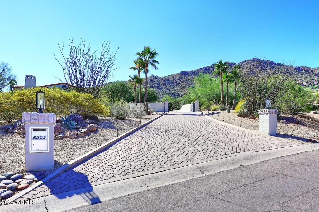 Image 2 of property listing at 6205 E SAGE Drive, Paradise Valley, AZ 85253