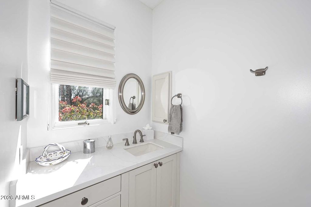 Image 28 of property listing at 6205 E SAGE Drive, Paradise Valley, AZ 85253