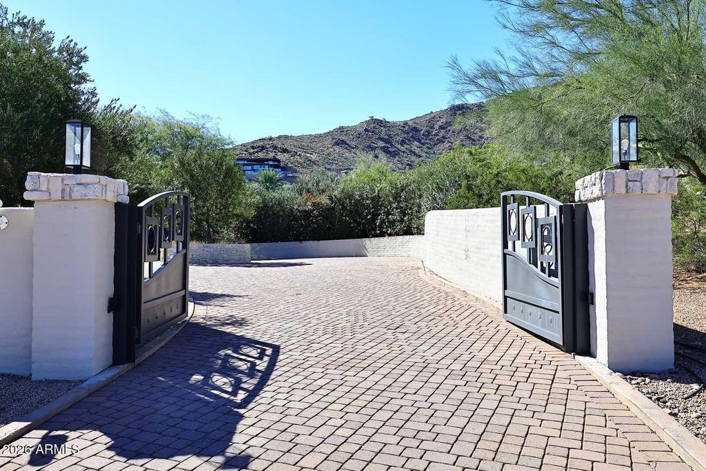 Image 3 of property listing at 6205 E SAGE Drive, Paradise Valley, AZ 85253
