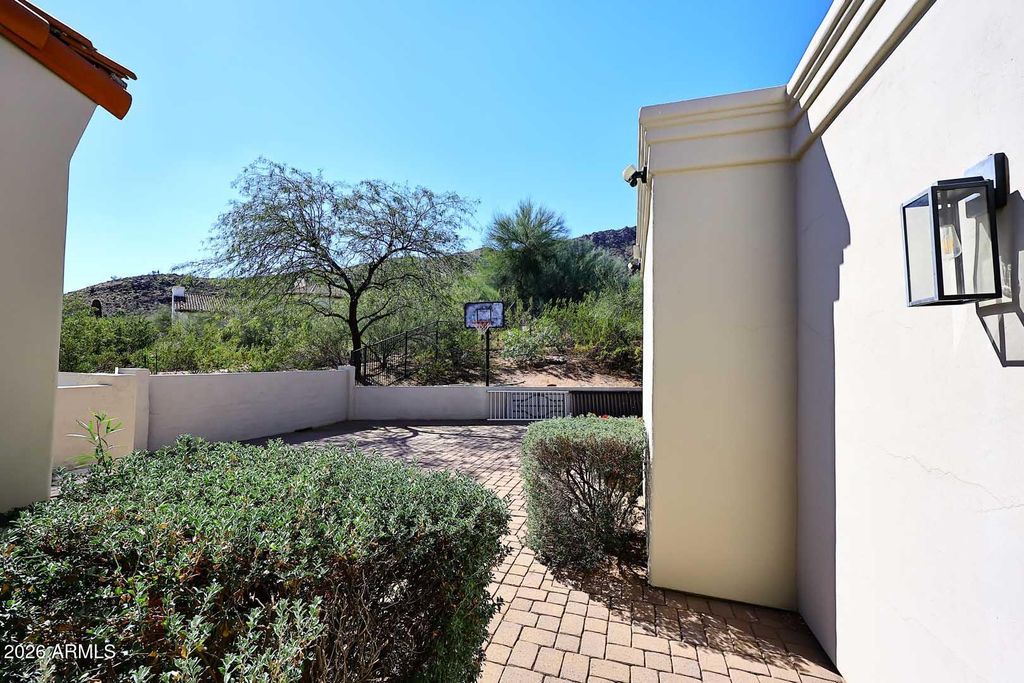Image 36 of property listing at 6205 E SAGE Drive, Paradise Valley, AZ 85253