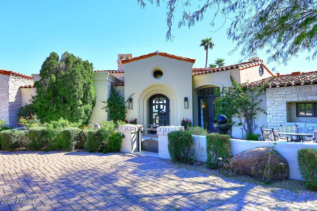 Image 4 of property listing at 6205 E SAGE Drive, Paradise Valley, AZ 85253