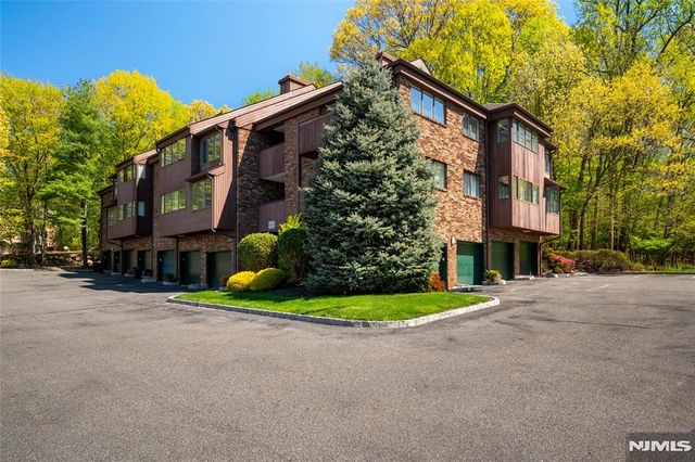 138 Indian Hollow Court, Mahwah, NJ 07430