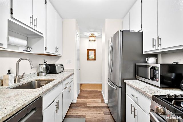 138 Indian Hollow Court, Mahwah, NJ 07430