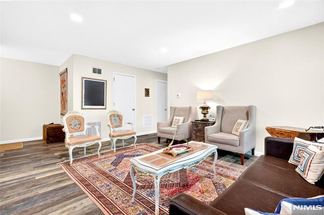 138 Indian Hollow Court, Mahwah, NJ 07430