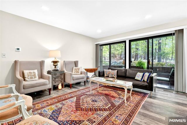 138 Indian Hollow Court, Mahwah, NJ 07430
