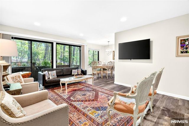 138 Indian Hollow Court, Mahwah, NJ 07430