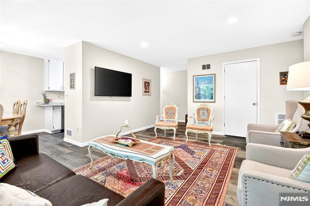 138 Indian Hollow Court, Mahwah, NJ 07430