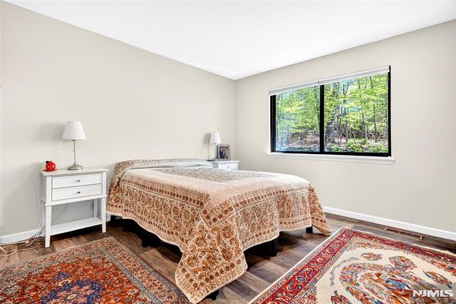 138 Indian Hollow Court, Mahwah, NJ 07430