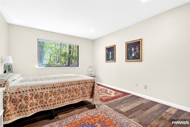 138 Indian Hollow Court, Mahwah, NJ 07430