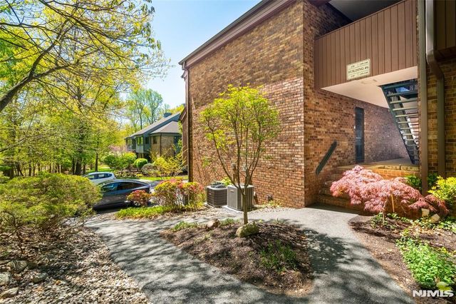 138 Indian Hollow Court, Mahwah, NJ 07430