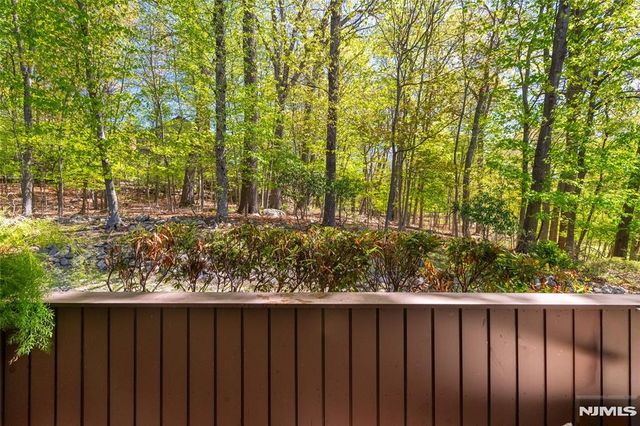 138 Indian Hollow Court, Mahwah, NJ 07430