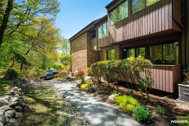 138 Indian Hollow Court, Mahwah, NJ 07430