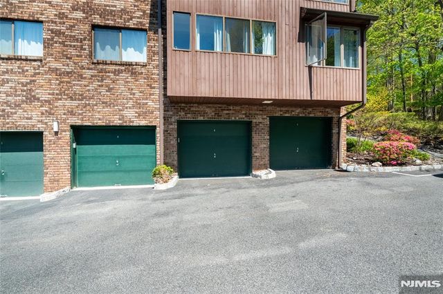 138 Indian Hollow Court, Mahwah, NJ 07430