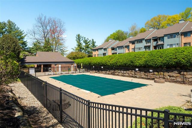 138 Indian Hollow Court, Mahwah, NJ 07430
