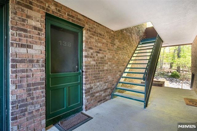 138 Indian Hollow Court, Mahwah, NJ 07430