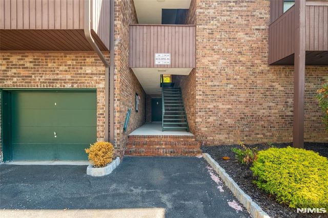 138 Indian Hollow Court, Mahwah, NJ 07430